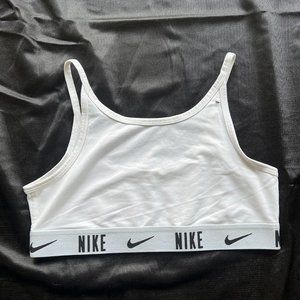 Nike trophy sports bra